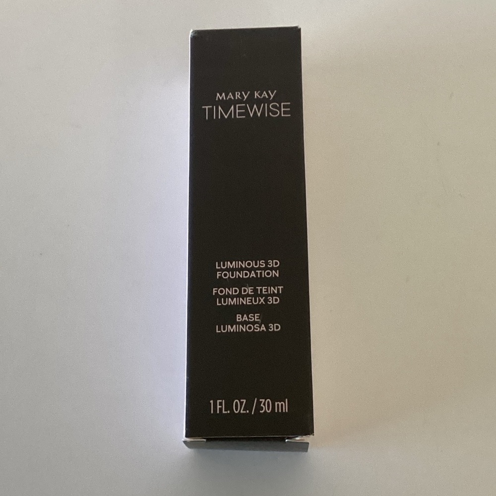 Mary Kay Timewise Luminous 3D Foundation - new in box, ivory 160.